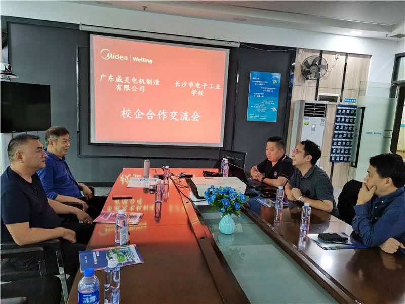 167ffa3e943d432f827493c2c81d27fc.jpg 167ffa3e943d432f827493c2c81d27fc.jpg