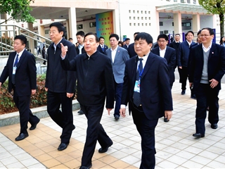 全国人大副委员长王晨与省委书记徐守盛等省市领导视察我校（2014）